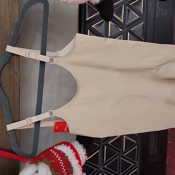 Bodysuit brand new spanx nude color. Size small - Picture 2 of 7